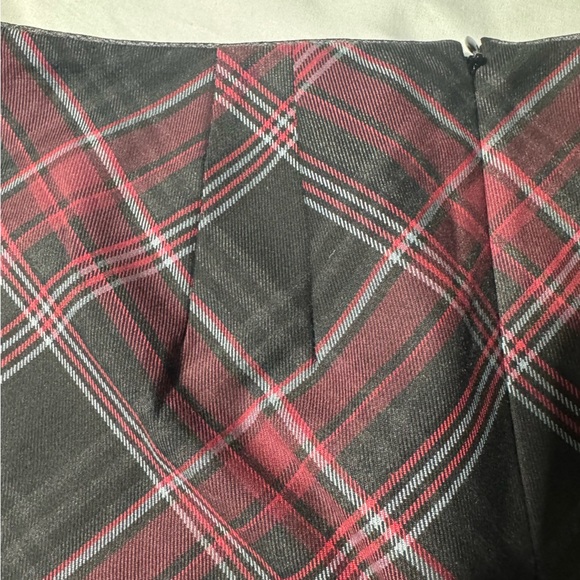 White House Black Market Plaid Skirt Black and Red Size 6 - Picture 10 of 11